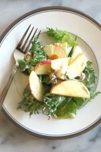 Green Salad With Goat Cheese, Apples and Raisins